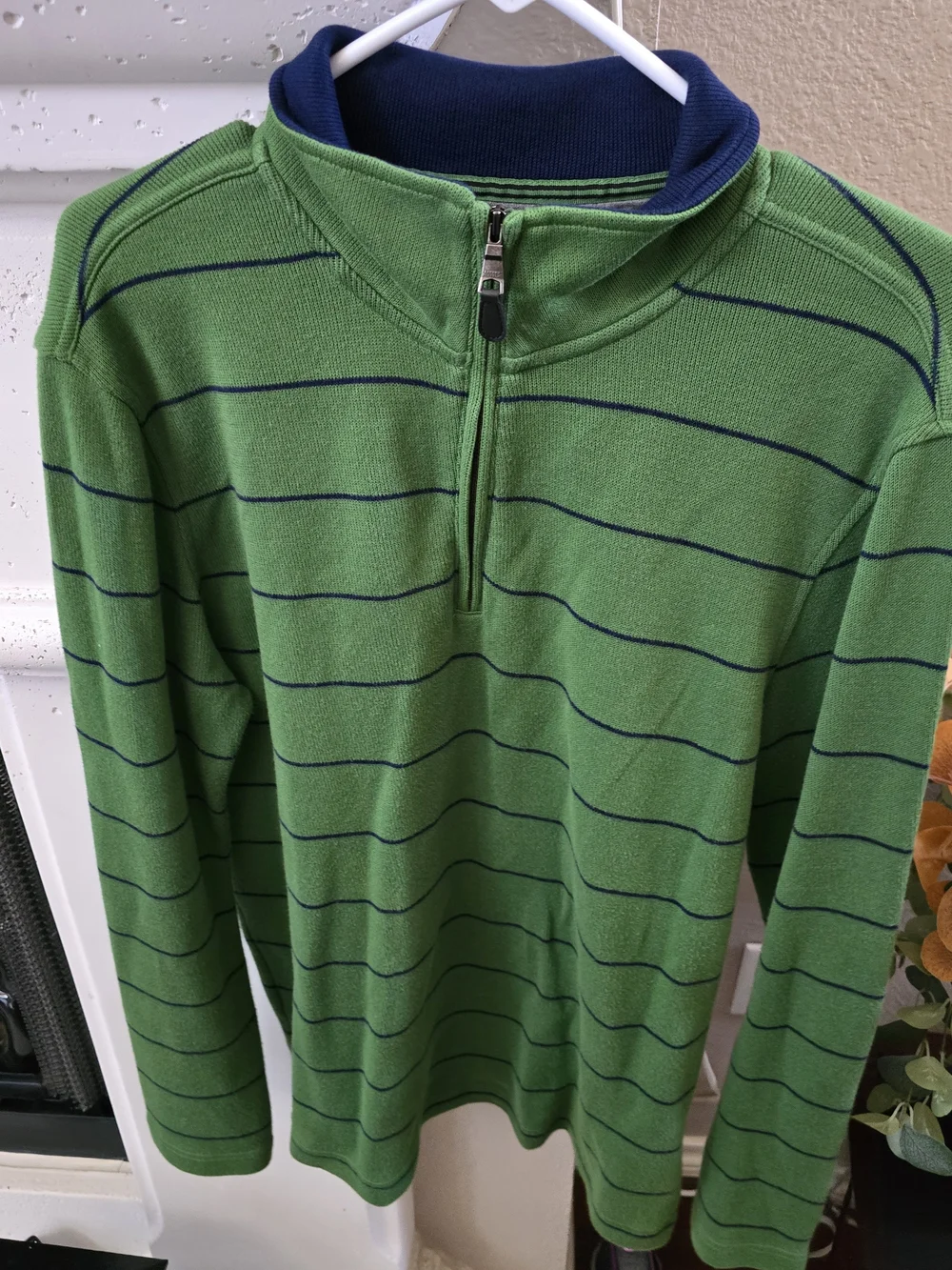 Banana Republic Men’s Green Zip Sweater with Navy Collar Sz.M